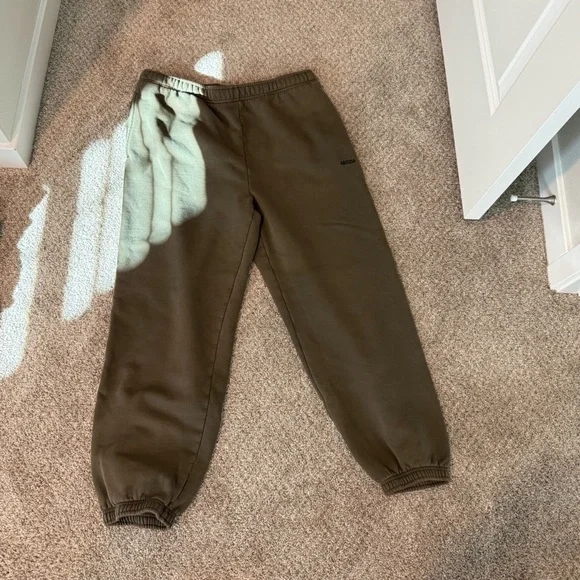 Aritzia Sweatfleece Mega Olive Green Joggers - Picture 1 of 3